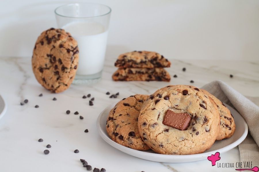 I crumble cookies sono tra i biscotti più golosi e irresistibili che si possano preparare, sono facili da fare anche in casa.